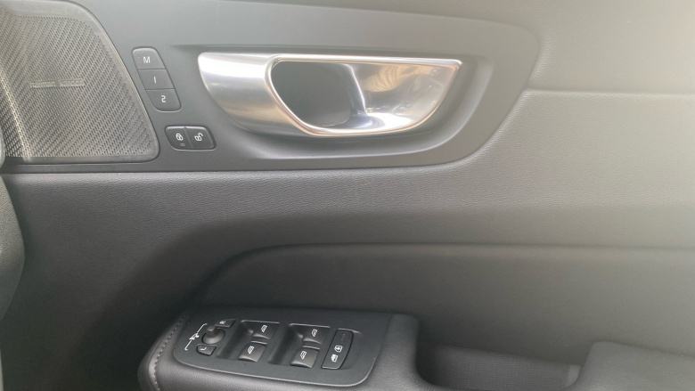 Volvo XC60 2.0 B5P Plus Dark 5dr AWD Geartronic Petrol Estate